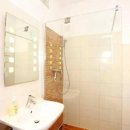Warnemuende In Der Stadtvilla L Apartment